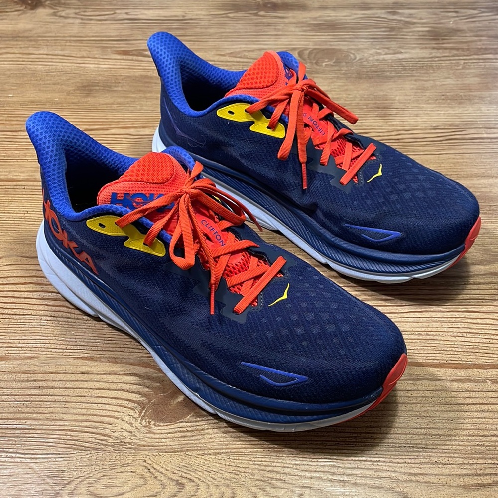 HOKA CLIFTON 9 MENS SIZE 12D